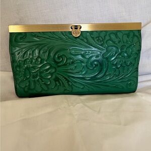 Patricia Nash Tooled Cauchy Frame Wallet – Green